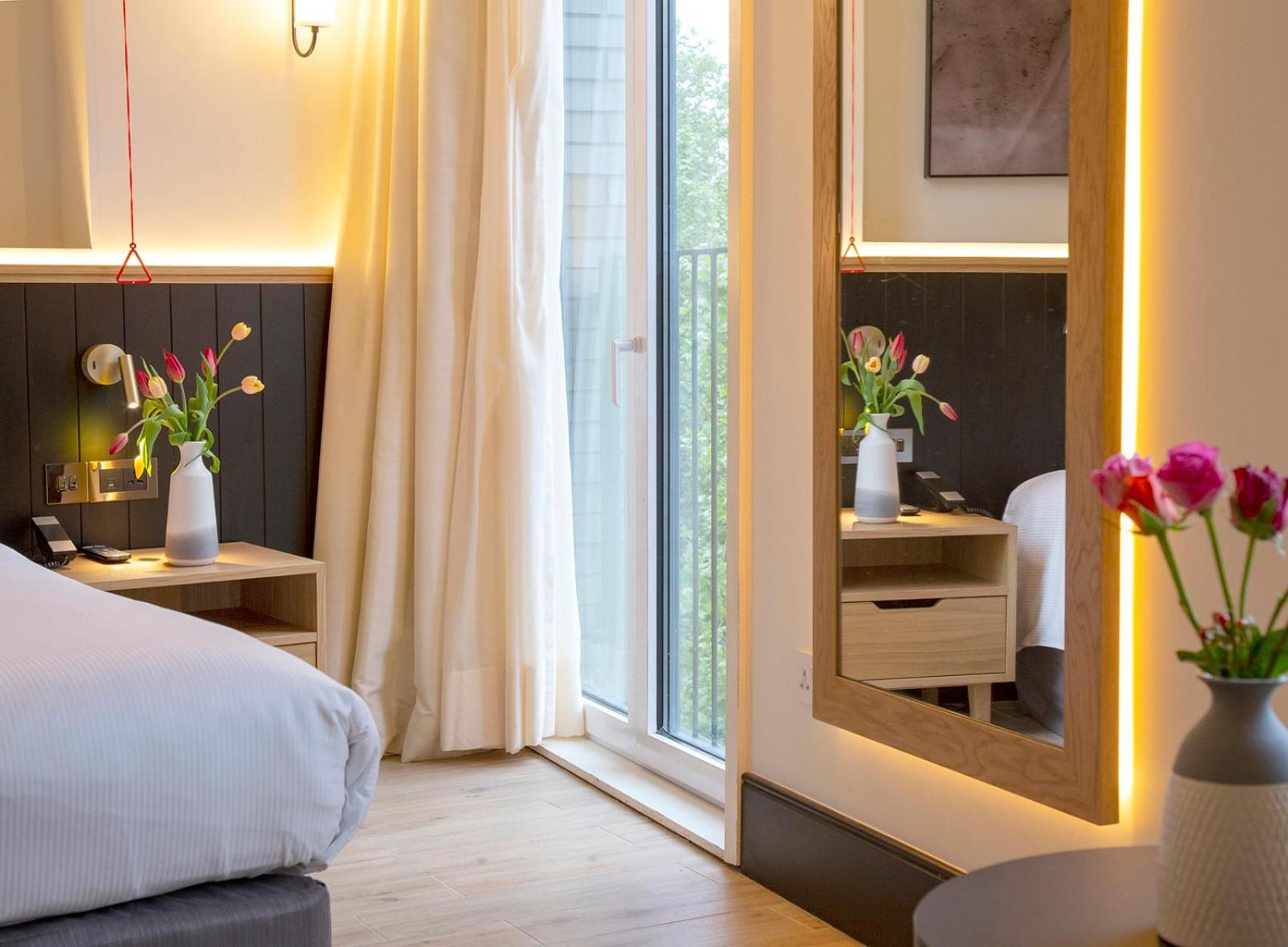 H10 Waterloo Hotel 4*